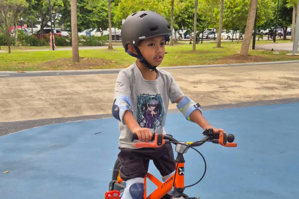 Azam Syukri Anwar kini lebih yakin dan bermotivasi untuk berkayuh sendiri setelah penulis mengambil pendekatan yang lebih membina untuk mengasuh dan memberi semangat kepadanya.
