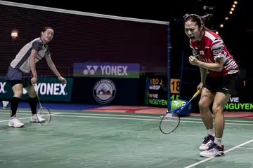Pemain Singapura, Yeo Jia Min (kanan), meraikan mata yang diraihnya semasa menentang, Nguyen Thuy Linh, dari Vietnam dalam perlawanan akhir perseorangan wanita Terbuka Jerman pada 2 Mac.
