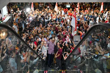 MENILAI SIFAT RASIONAL PENGUNDI: Warga menilai keperibadian Encik Tharman di ruang publik, yakin dengan personaliti dan keramahmesraan beliau, serta keupayaan teknikal beliau mengurus rizab negara selain reputasi beliau di peringkat antarabangsa.
