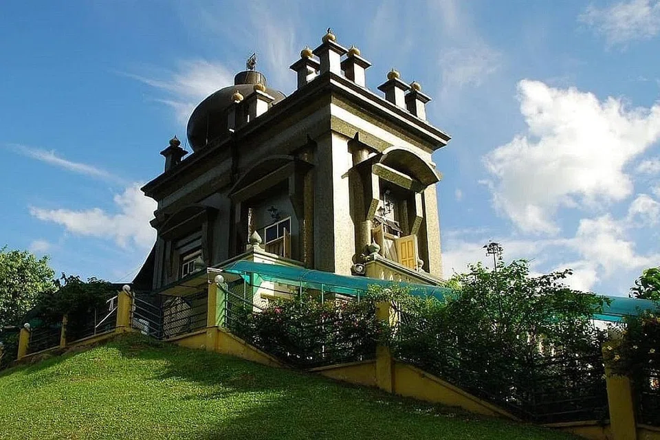BANGUNAN MAKAM HABIB NOH: Terletak berdekatan dengan Masjid Haji Muhammad Salleh, ia masih dikunjungi oleh masyarakat berbilang bangsa dan agama.