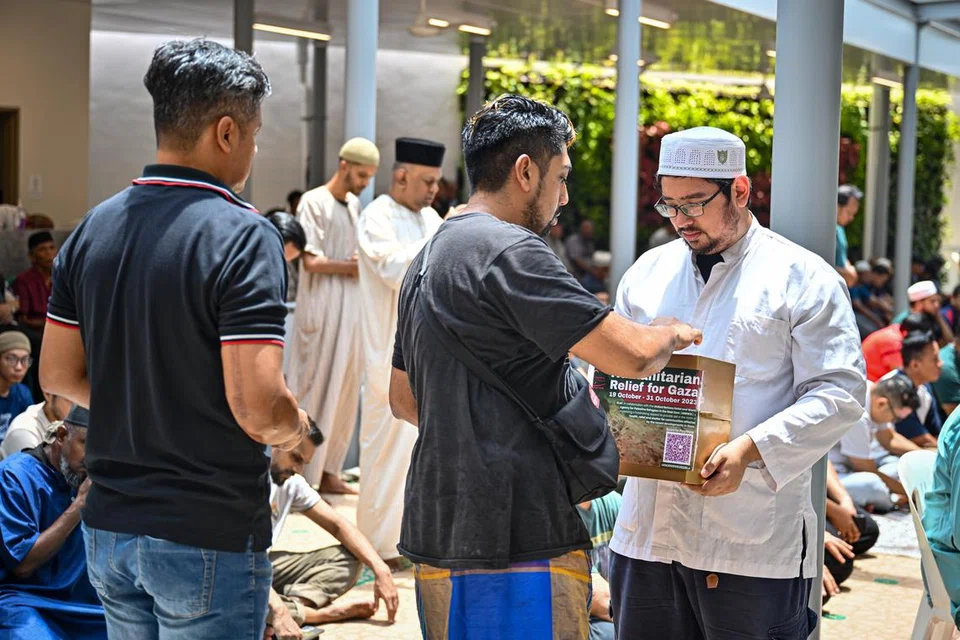 Rayuan pengumpulan dana pertama dijalankan oleh RLAF pada lewat Oktober 2023, yang termasuk penglibatan semua masjid tempatan yang menyediakan tabung khusus ‘Humanitarian Relief for Gaza’. Gambar pengumpulan dana di Masjid Khalid pada 20 Oktober 2023.