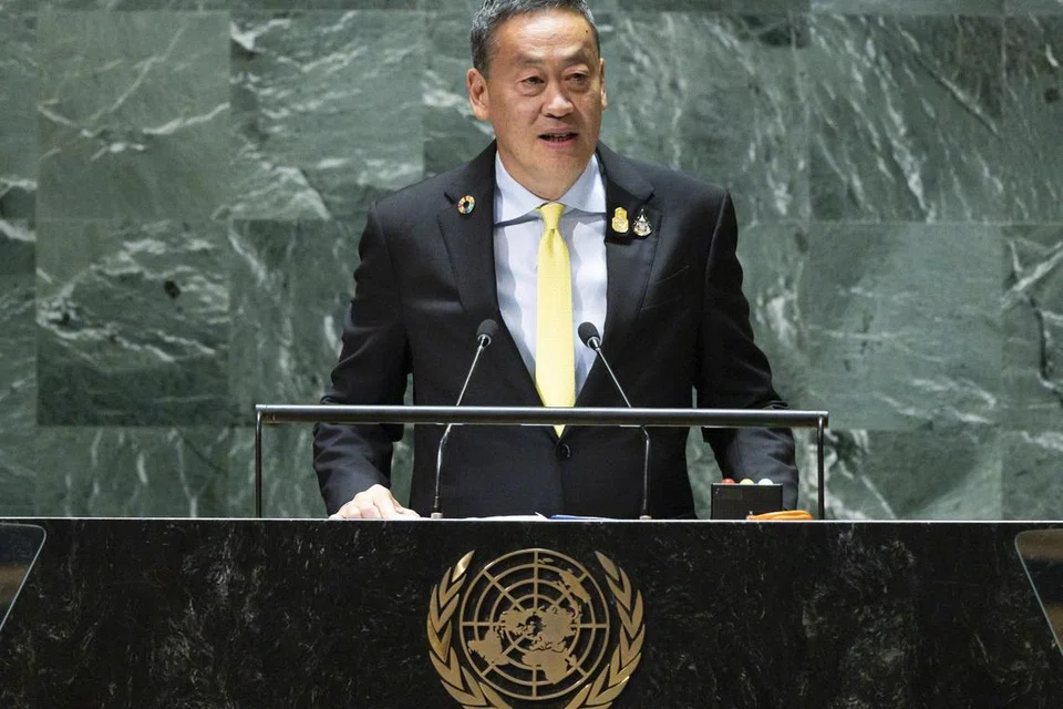 TARIK PELABUR: Perdana Menteri Thailand, Encik Srettha Thavisin berucap di Perhimpunan Agung Pertubuhan Bangsa-Bangsa Bersatu (PBB) di New York pada Jumaat lalu.