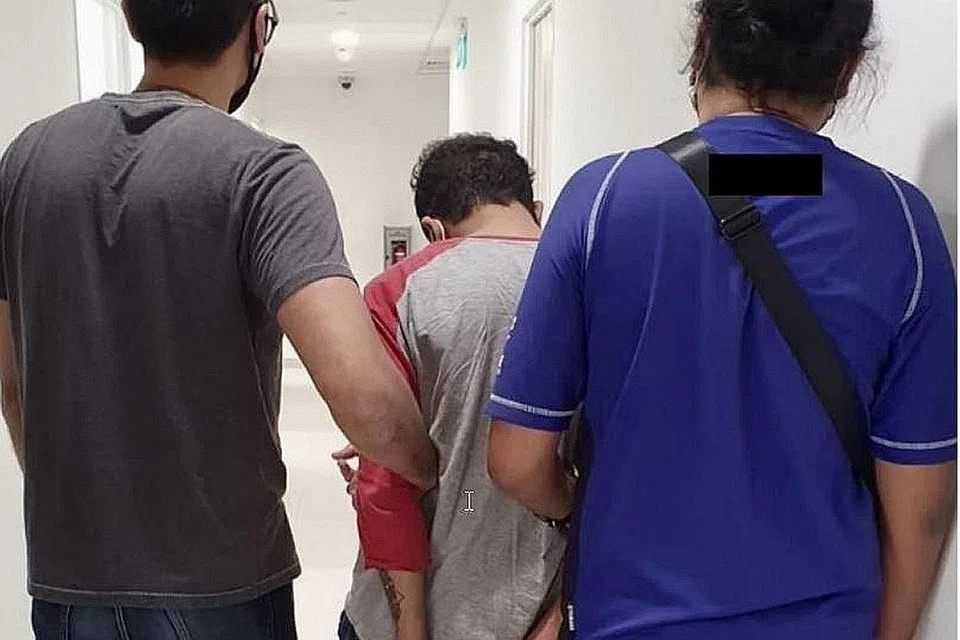 DITANGKAP: Seorang warga Singapura berusia 29 tahun, yang dikatakan penumpang kereta dalam kejadian kejar-mengejar di Canberra Street pada Sabtu lalu, ditangkap di Anchorvale Road kelmarin kerana disyaki mengedar dadah. - Foto CNB