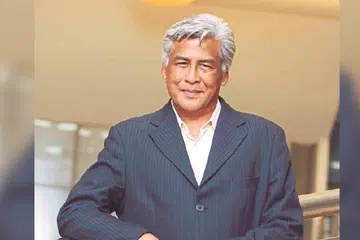 Pelakon dan pengacara popular Datuk Jalaluddin Hassan, 71 tahun, terpalit dengan kontroversi sebuah syarikat perunding kewangan yang menipu ribuan mangsa yang memohon pinjaman wang.