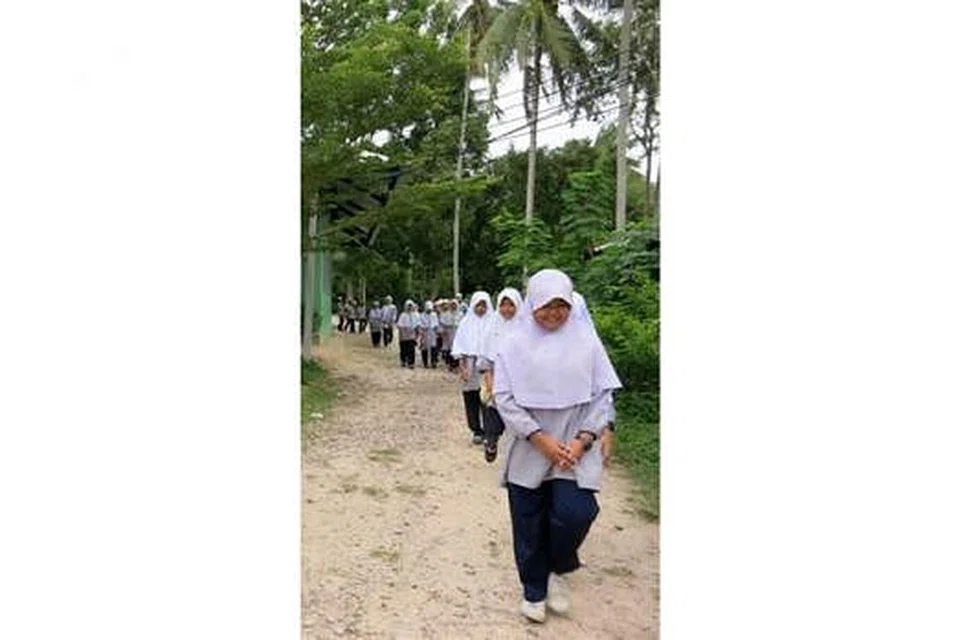 PENDIDIKAN ISLAM DI SELATAN THAILAND: Para pelajar Madrasah Prateepsart Ismail di selatan Thailand. Pondok atau sekolah pertama agama di Patani di selatan Thailand diasaskan oleh Faqeh Wan Musa Bin Wan Muhammad Saleh al-Laqehi sekitar separuh abad ke-16. Sejak itu semakin banyak pondok atau madrasah berasrama ditubuhkan di Patani. - Foto fail