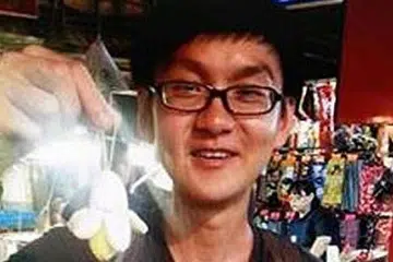KEMATIAN DISIASAT: Encik Lee kali terakhir dilihat di Blok 407 Fajar Road pada Jumaat lalu dan mayatnya ditemui di tempat letak kereta Blok 468A Segar Road. - Foto FACEBOOK