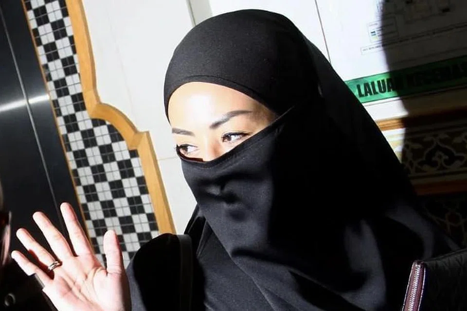 DISABIT KESALAHAN: Datuk Nurul Hidayah dan suaminya, Datuk Saiful Nizam Mohd Yusoff masing-masing didenda RM800 ($263) oleh Mahkamah Majistret Putrajaya hari ini kerana melanggar Perintah Kawalan Pergerakan (PKP).