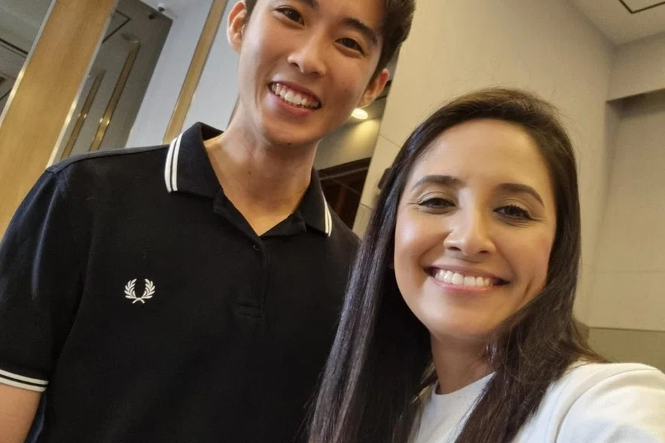 Cik Janna Jauhar turut berkerjsama dengan pemain badminton Singapura, Loh Kean Yew. 