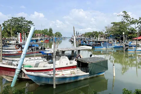 Terdapat lebih 600 nelayan di Parit Jawa, Muar, yang bergantung sepenuhnya kepada kuota bahan api yang disediakan oleh kerajaan bagi menampung kos operasi mereka.