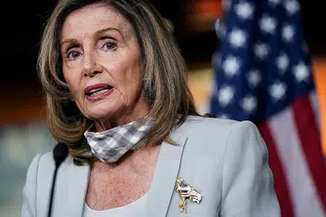 BANTUAN UNTUK RAKYAT: Speaker DPR Amerika Syarikat, Cik Nancy Pelosi, berusaha mendapatkan persetujuan Rumah Putih bagi meluluskan pakej bantuan kewangan lebih besar bagi menangani pandemik Covid-19 di negara itu. - Foto REUTERS