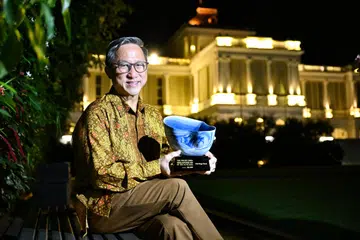 Pemenang anugerah Tokoh Singapura 2024, Encik Koh Seng Choon, bertekad untuk menyumbang kembali kepada masyarakat selepas menyaksikan kesulitan yang dihadapi oleh golongan kurang berkemampuan dan kurang upaya semasa bekerja di India, China dan Britain.