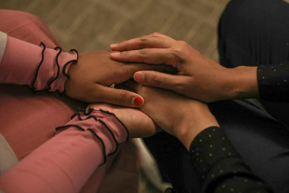 Dua mangsa penderaan, Siti (kiri) dan Nur, yang lewat melaporkan kejadian yang menimpa mereka disebabkan kurang pengetahuan, menggalak mangsa penderaan lain tampil melaporkannya dengan segera kerana ada banyak sumber pertolongan yang terdapat kini. 