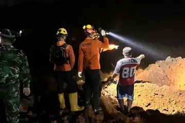 cilacap, tanah runtuh,