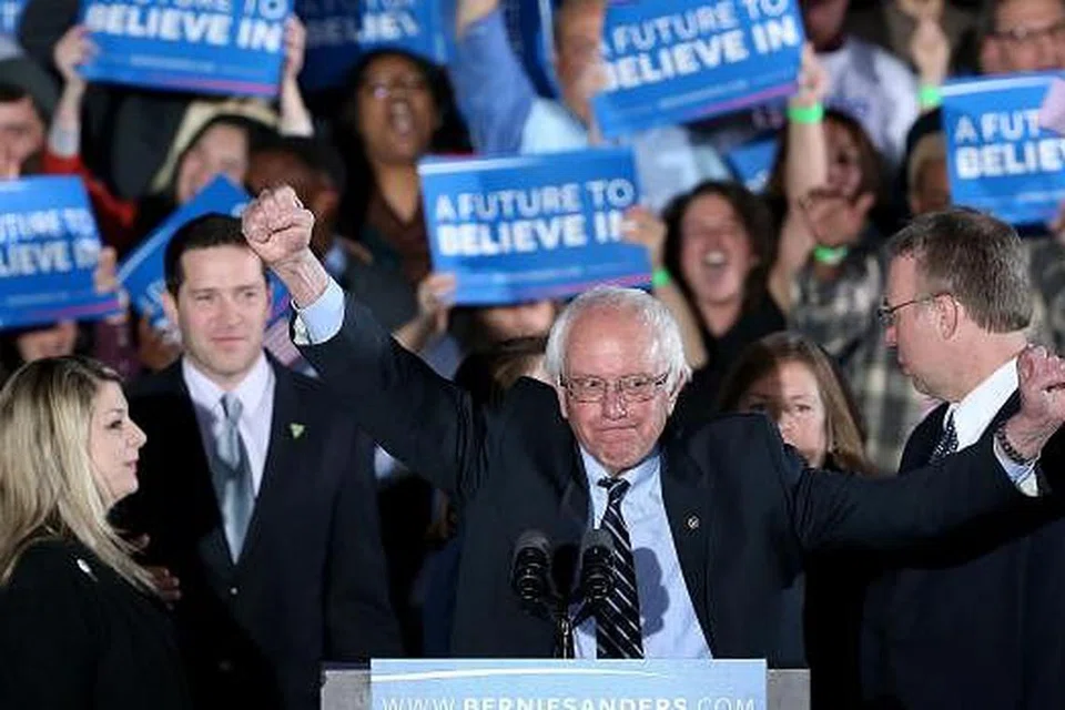 Senator Bernie Sanders memberi ucapan kemenangan selepas memenangi New Hampshire dalam pemilihan pendahuluan parti Demokrat pada Selasa, 9 Februari. Gambar AFP 