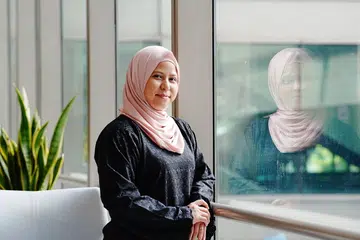 Cik Julaiha Haron, finalis Anugerah Guru Arif Budiman (Agab) 2026 dari Sekolah Menengah Punggol, percaya hubungan berteraskan kepercayaan dan kasih sayang adalah kunci utama dalam membuka minda pelajar.