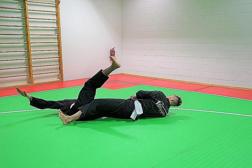 TEKNIK BERGULING + GUNTINGAN