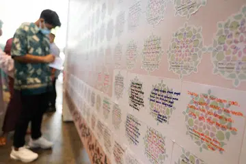 Pameran ‘Cipta Pantun. Cipta Rekod’ yang mengumpulkan pantun Melayu  pada 2022. Pantun tradisional mahupun yang ditulis pada zaman moden, boleh mengungkapkan nilai-nilai sejagat seperti berbudi, beradab dan bermaruah, tulis Dr Azhar.