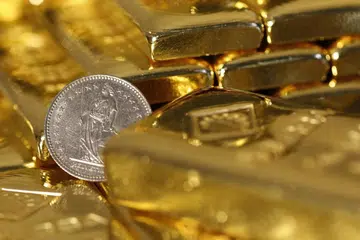 Harga emas dan perak naik, saham turun, tarif Donald Trump, Greenland