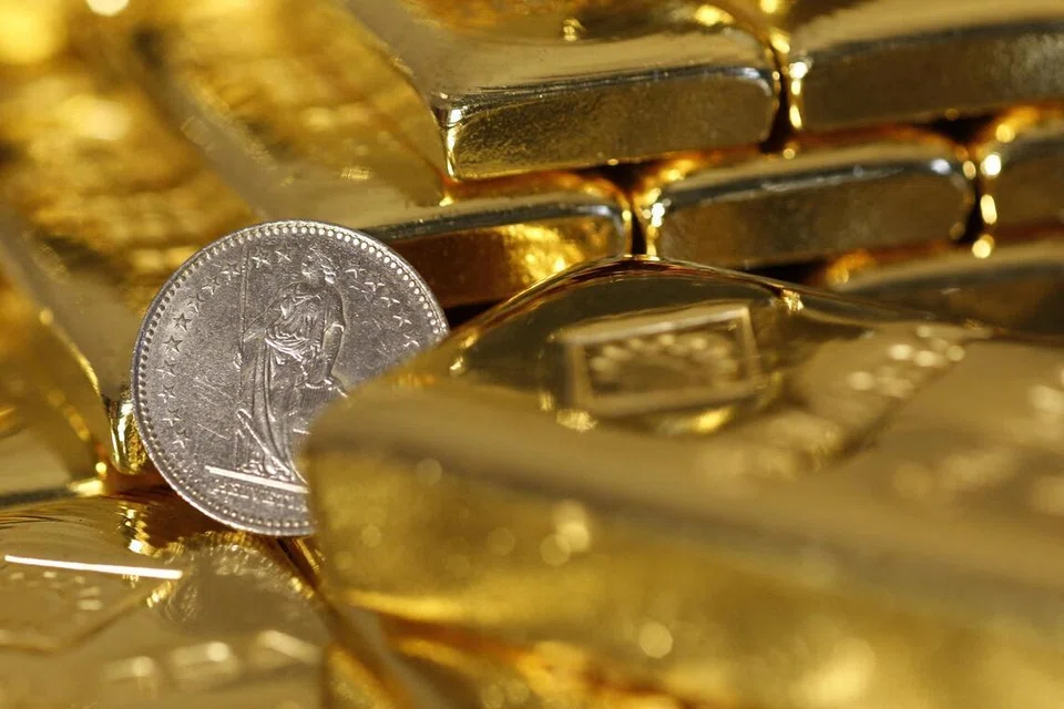 Harga emas dan perak naik, saham turun, tarif Donald Trump, Greenland