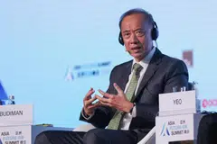 SANGAT MENAKUTKAN: Encik George Yeo berkata sekarang ada perkara palsu yang tersebar kelihatan benar hingga tidak jelas apa yang harus dipercayai, dan ini sangat menakutkan. 