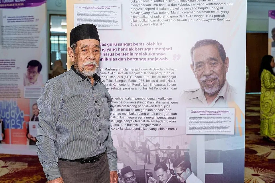 SURATMAN MARKASAN: Penulis tersohor yang sering mengambil pendekatan dengan menggabungkan realiti hidup dengan idealisme. Gambar diambil pada November 2019. - Foto fail