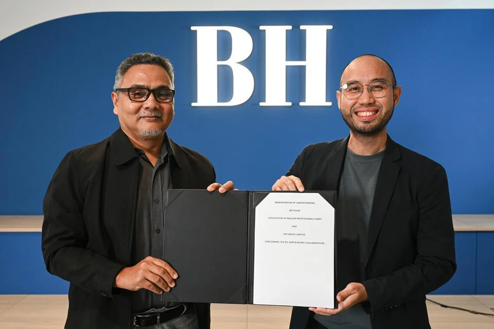 Singapore, Berita Harian, AMP, dermasiswa, bursary