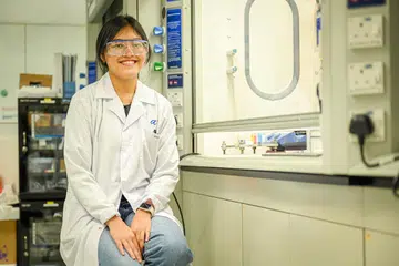 PENERIMA BIASISWA: Cik Sirin Kamarulzaman akan menyambung pengajian dalam bidang sains material peringkat PhD di Universiti Teknologikal Nanyang (NTU) di bawah Biasiswa Lulusan A*Star.