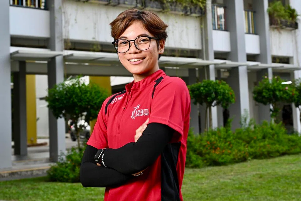 Nur Farhanah Ruhaizat, female football player singapore, pemain bola sepak wanita 