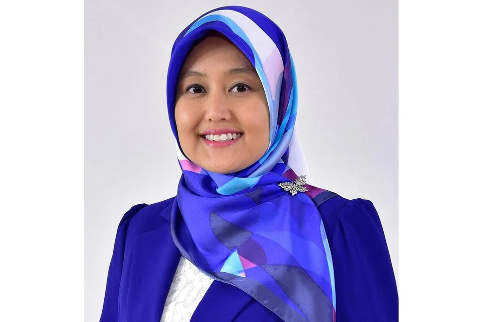 Cik Rahayu Mahzam, Setiausaha Parlimen Kanan (Kesihatan merangkap Undang-Undang)