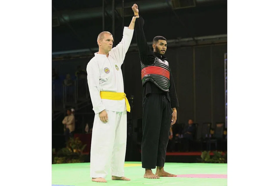 ANTARA PESILAT EMAS: FARHAN: Kini juara dunia empat kali. - Foto PERSISI 