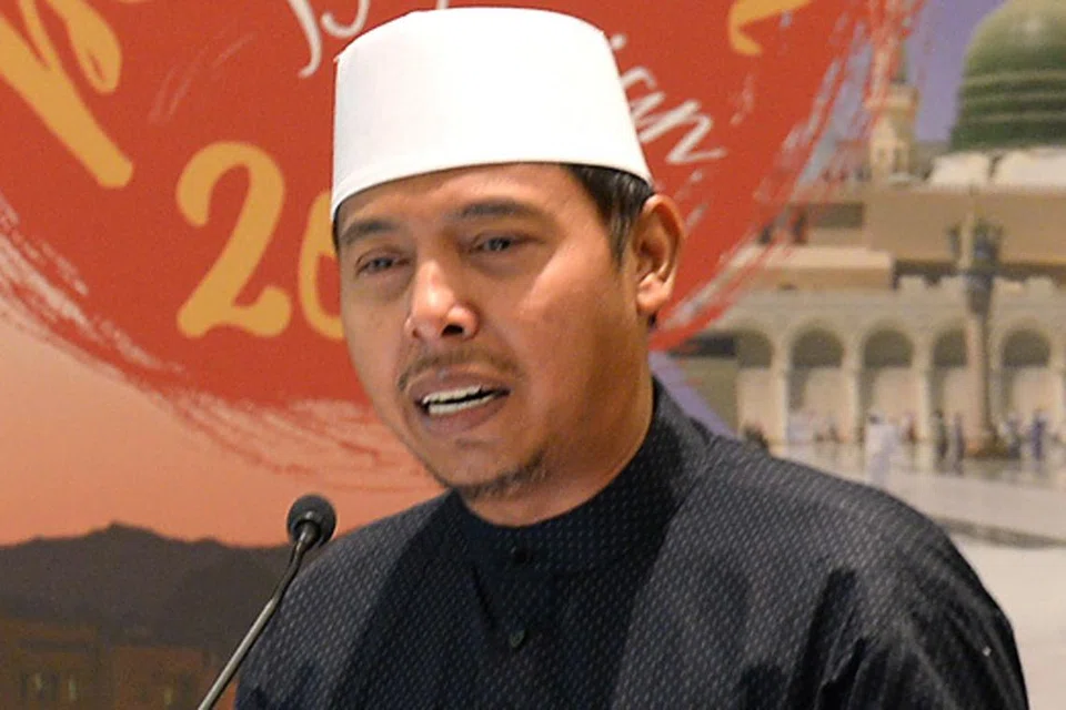 USTAZ JALALUDDIN HASSAN: Menasihati peserta menetapkan matlamat dan memastikan destinasi pelancong itu memenuhi cita rasa mereka.