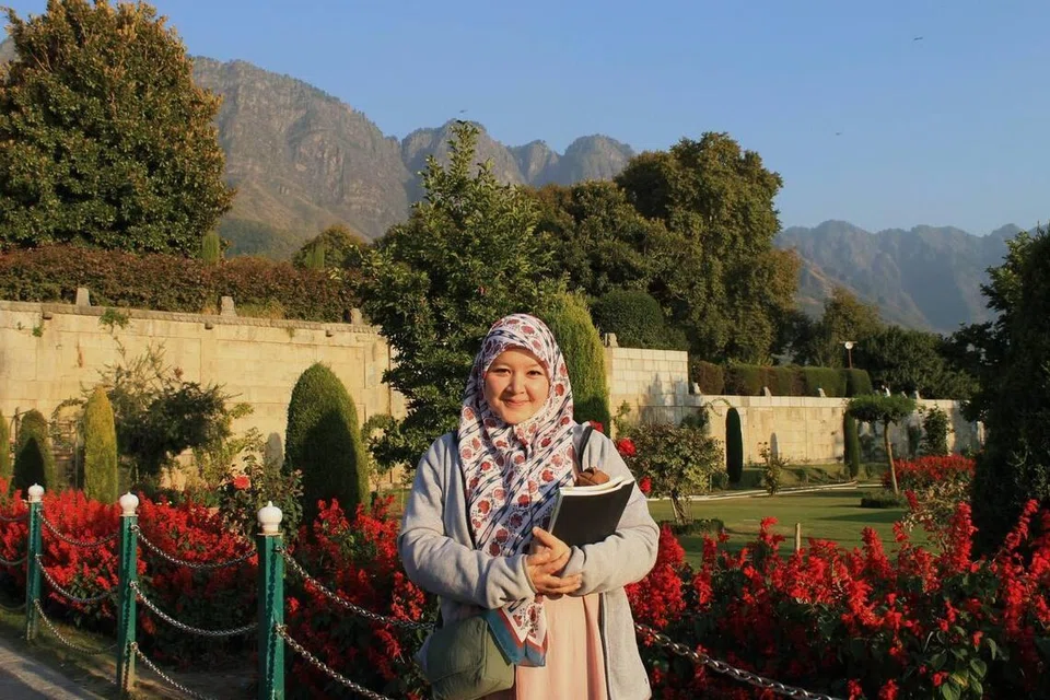 Pensyarah bersekutu yang juga pengarah di Institut Pengajian Tinggi Al-Zuhri, Ustazah Wan Nadia Mohamed Yusuf Zuhri, berkata dalam konteks Singapura yang kompetitif, agama membantu mengingatkan individu  bahawa nilai diri seseorang tidak diukur melalui pencapaian atau kedudukan semata-mata, tetapi melalui integriti, usaha dan keikhlasan. 