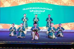 Lapan penari cilik daripada Sekolah Rendah Junyuan membuktikan keupayaan menari dengan penuh gemalai sehingga dinobatkan sebagai juara kategori sekolah rendah bagi acara ‘Sayembara Tari Antara Nusa: Celebrating Malay Dance Excellence’ di Wisma Geylang Serai (WGS).