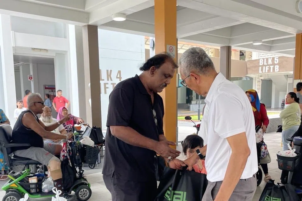 terima bantuan, Beach Road, A.W.A.L, 