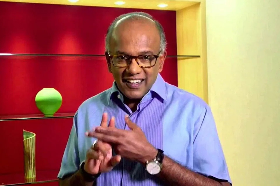 BUKA PUASA: Lebih 70 tetamu berbilang bangsa dan agama, termasuk Encik Masagos, Dr Maliki, Dr Faishal dan Encik Fahmi, berbuka puasa dalam alam maya bersama semasa acara e-buka puasa anjuran Wisma Geylang Serai semalam. (Gambar atas) Encik Shanmugam mengucapkan selamat hari raya kepada umat Islam yang akan menyambut hari mulia itu tidak lama lagi dan mengingatkan orang ramai agar meraikan Hari Raya dengan selamat. - Foto WSG