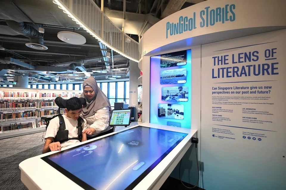 Ruang pameran tetap di tingkat 4 Perpustakaan Daerah Punggol memaparkan kisah dan sejarah unik Punggol.