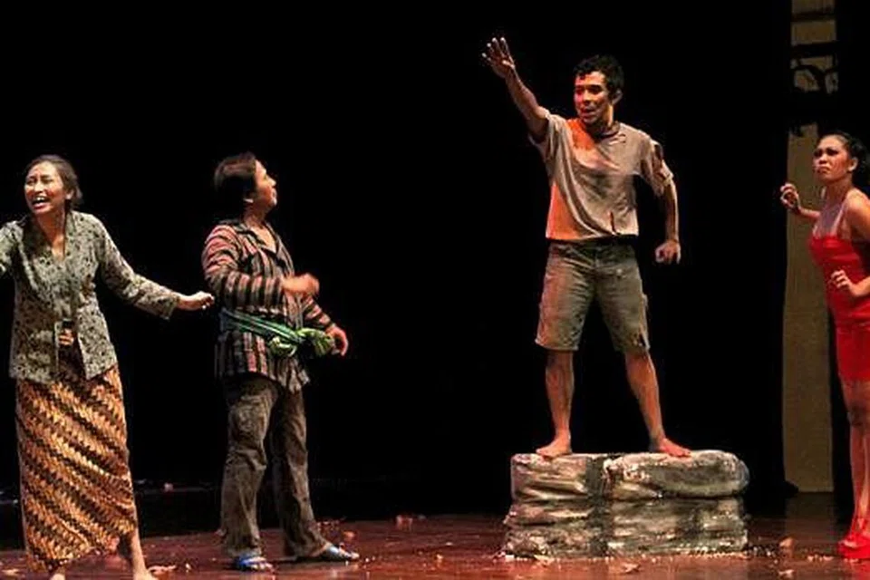 MEGA MEGA: Projek pementasan bersama Teater Kami Limited dan Jabatan Teater dari Jakarta, Institut Kesenian Jakarta (IKJ), akan diadakan di Pusat Warisan Melayu (MHC) pada Sabtu dan Ahad ini. - Foto TEATER KAMI