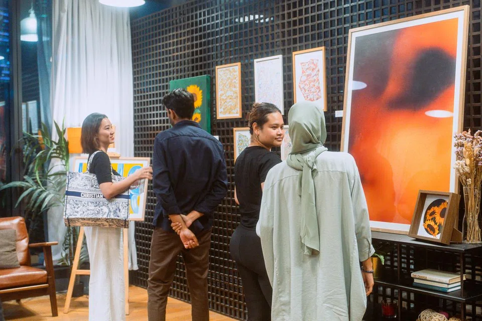 Karya seni di pameran ‘Sayang’s Love Letters To Art’ dihasilkan oleh lima pelukis muda tempatan yang ingin menempah nama dalam bidang seni. 