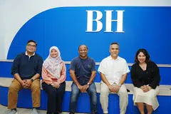 Pengasas PropNex, Encik Ismail Gafoor (tengah) melawat pejabat BH pada 4 Oktober. Bersamanya ialah (dari kiri) Editor Berita, Encik Nazri Hadi Saparin; Editor Audiens dan Perkembangan BH, Cik Norhaiza Hashim; Editor BH, Encik Nazry Mokhtar dan Penolong Pengarah, Komunikasi Korporat dan Pembangunan Perniagaan PropNex, Cik Fazilla Nordin.
