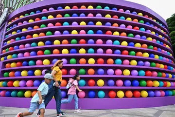 Pesta Kanak-Kanak di Gardens by the Bay yang berlangsung dari 25 Mei hingga 22 Jun dan ia menampilkan kemudahan yang dipanggil, ‘Kaleidoscope of Memories’, serta beberapa kegiatan dan watak berdasarkan francais filem animasi, ‘Inside Out 2’.