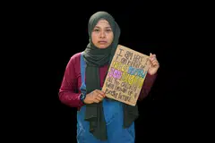Cik Nur Syazleena Roslee, 30 tahun, guru Forest School Singapore.
“Saya berada di sini kerana saya fikir terdapat banyak janji yang dibuat, tetapi kami masih belum melihat sesuatu yang membina. Saya ingin mengambil pendirian untuk anak saudara saya, untuk pelajar-pelajar di sekolah saya, dan memastikan ada sesuatu konkrit untuk anak-anak masa depan.”