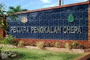 Polis dilaporkan sedang menyiasat kes seorang banduan di Penjara Pengkalan Chepa, Kelantan, yang meninggal dunia di hospital, didakwa dalam keadaan mencurigakan sebelum tarikh perbicaraan mahkamahnya.