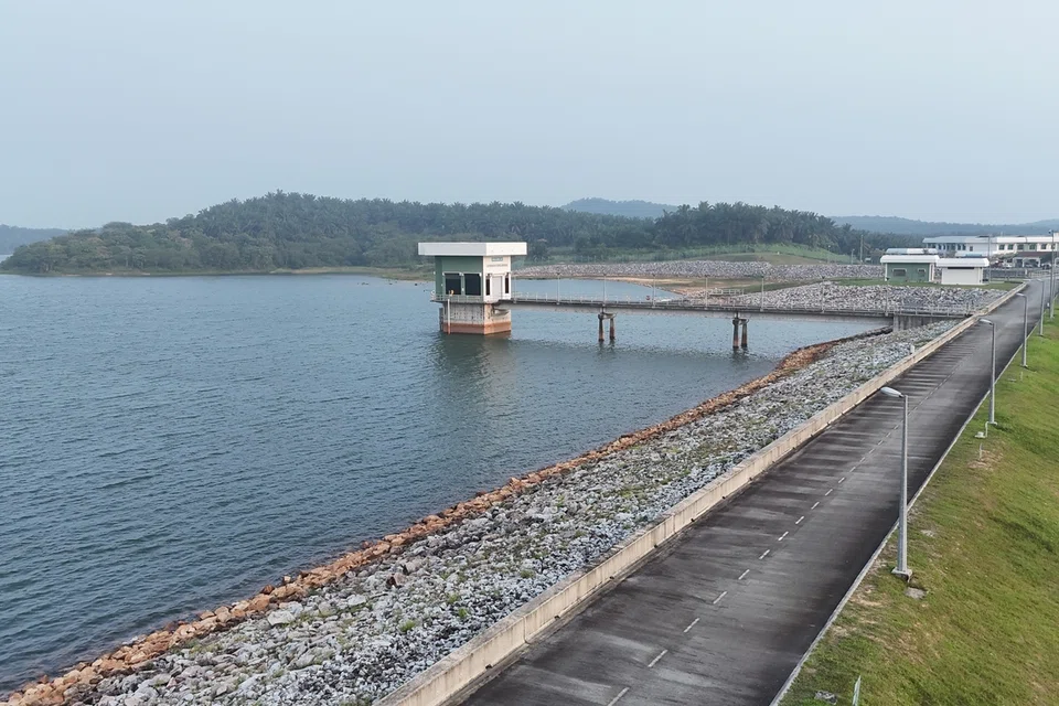 Empangan Seluyut yang menyokong bekalan air kepada pengguna, khususnya di daerah Johor Bahru.