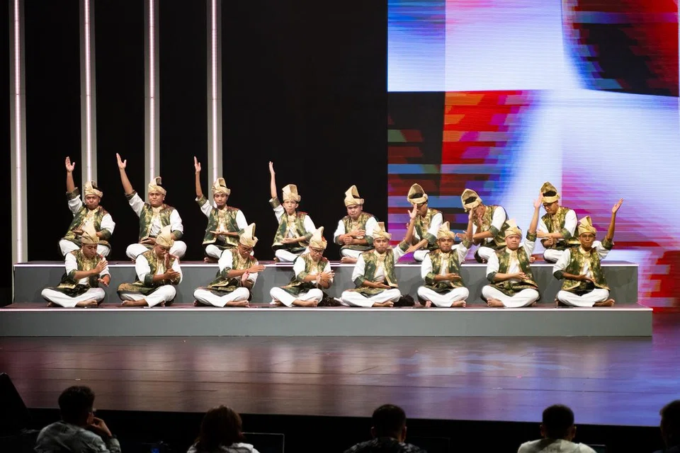 Piala Suara Serumpun 2024 melihat penyertaan 21 kumpulan dikir barat lelaki dan wanita daripada institut pengajian tinggi di Singapura. Ia antara acara yang melestarikan seni tradisional Melayu dalam golongan belia. 