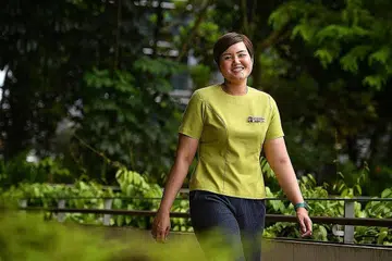 SAMBUT PERUBAHAN DENGAN BAIK: Cik Sujinah berharap perubahan tersebut dapat mendorong lebih ramai wanita Muslim untuk menceburi bidang penjagaan kesihatan. - Foto BH oleh CHONG JUN LIANG