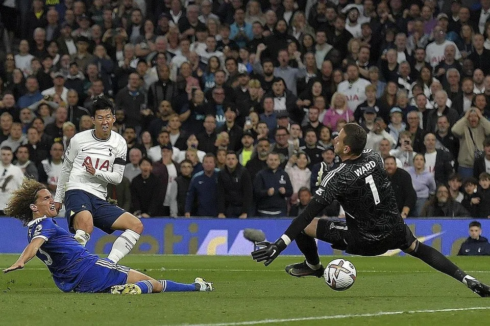 Son jaringkan gol ketiganya menentang Leicester. - Foto EPA-EFE