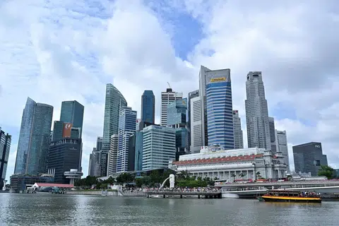 Menurut pakar ekonomi, cadangan tarif bakal Presiden Amerika Syarikat, Encik Donald Trump boleh memburukkan prospek pertumbuhan Singapura atau menimbulkan tekanan inflasi di sini. 