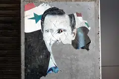 Penduduk Syria meraikan tumbangnya rejim Bashar al-Assad yang mengamalkan politik berpuak-puak, dengan mengoyakkan posternya di seluruh negara.