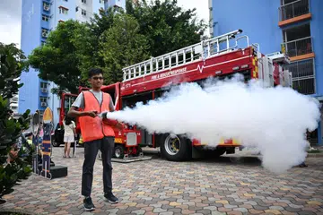 Encik Mohamad Ibrahim Seman menyertai inisiatif Sukarelawan Keselamatan Cegah Kebakaran Jalan Besar, atau ‘Jalan Besar Fire Safety Kakis’, dan berhasrat mendidik ahli keluarganya untuk lebih peka terhadap langkah-langkah keselamatan kebakaran.