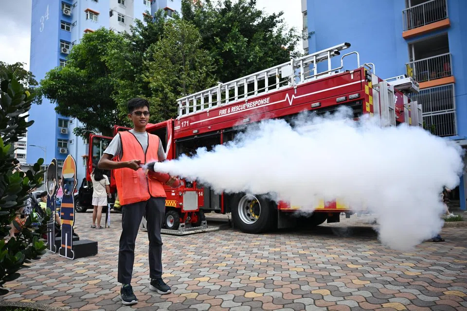 Encik Mohamad Ibrahim Seman menyertai inisiatif Sukarelawan Keselamatan Cegah Kebakaran Jalan Besar, atau ‘Jalan Besar Fire Safety Kakis’, dan berhasrat mendidik ahli keluarganya untuk lebih peka terhadap langkah-langkah keselamatan kebakaran.
